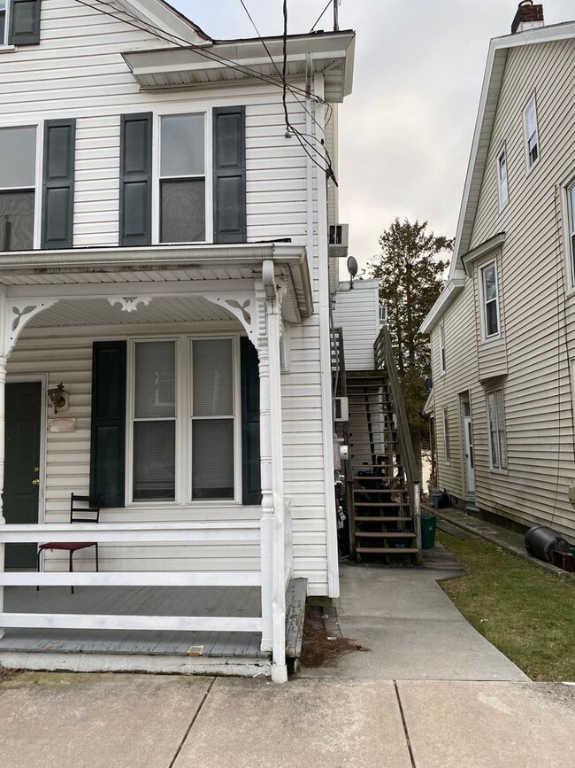 58 E Washington St in Elizabethtown, PA - Building Photo - Building Photo