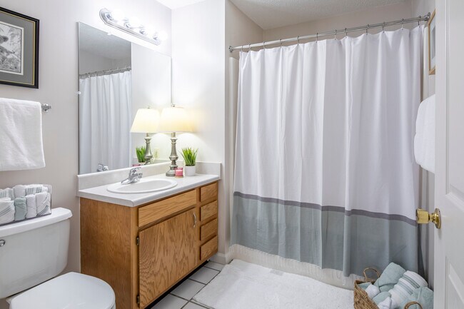 Yorktown Commons Luxury Apartments in Tuscaloosa, AL - Foto de edificio - Interior Photo