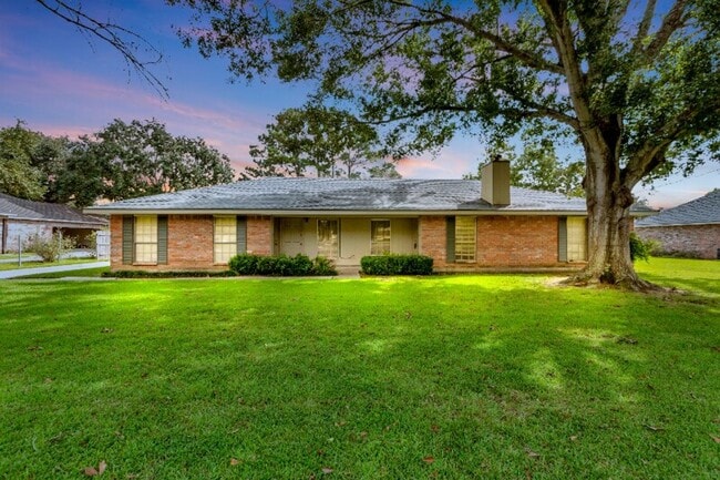 130 Huggins Rd in Lafayette, LA - Building Photo - Building Photo