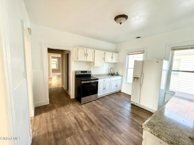 1017 Hegeman St in Schenectady, NY - Building Photo - Building Photo