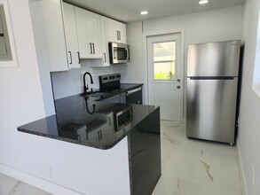 146 SW 13th Ave in Delray Beach, FL - Building Photo - Building Photo
