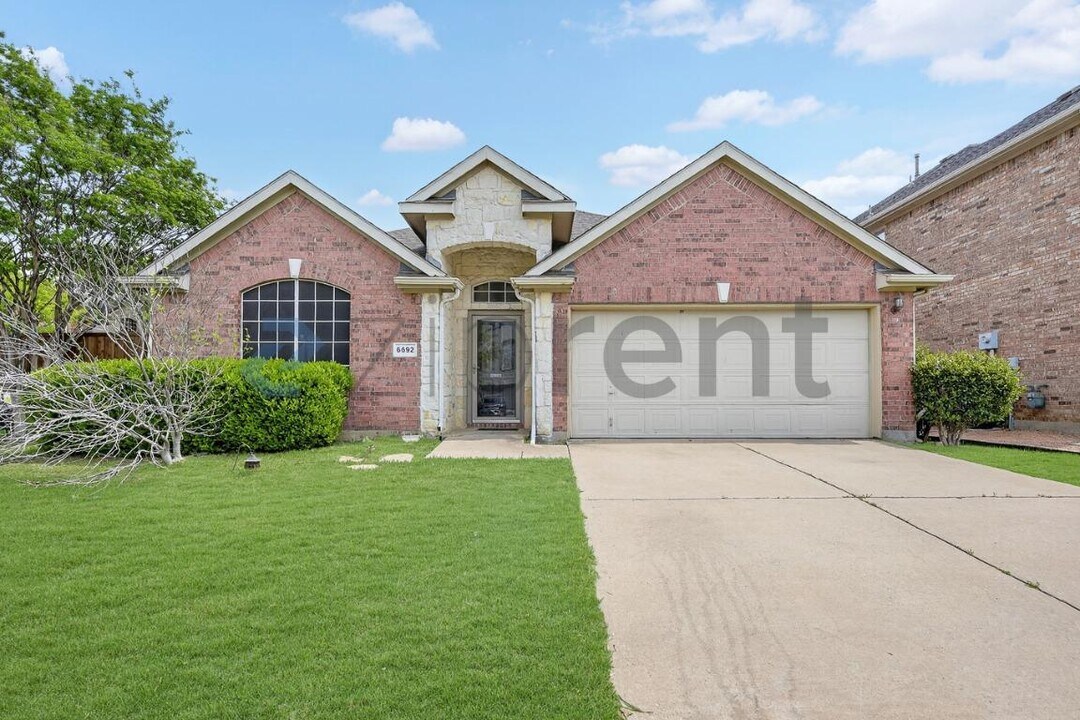 6592 Clydesdale Ct in Frisco, TX - Building Photo