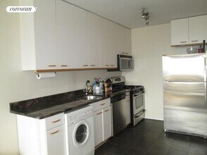 350 W 50th St in New York, NY - Building Photo - Building Photo