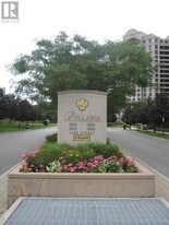 9235 Jane St in Vaughan, ON - Building Photo