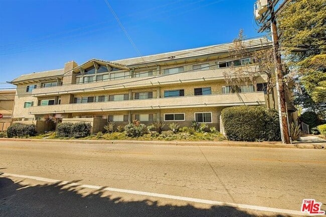 2345 Roscomare Rd in Los Angeles, CA - Building Photo - Building Photo