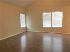 220 Kemperwood Dr in Pataskala, OH - Building Photo - Building Photo