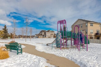 King's Heights in Airdrie, AB - Building Photo - Building Photo