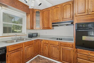 3305 Woodlea Dr in Greensboro, NC - Building Photo - Building Photo