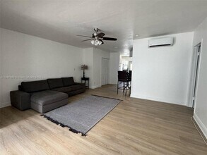 2120 Biarritz Dr in Miami Beach, FL - Foto de edificio - Building Photo