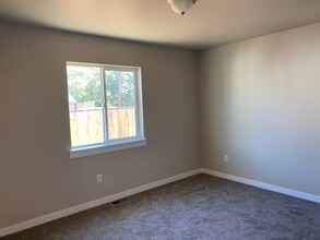 177-179 Sidney St in Twin Falls, ID - Building Photo - Interior Photo