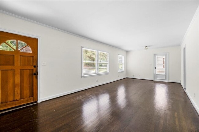 990 Lindridge Dr NE in Atlanta, GA - Building Photo - Building Photo