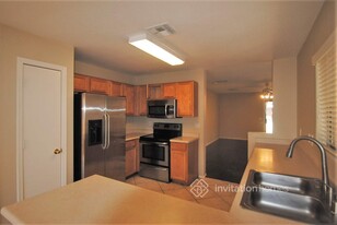 2423 S 82nd Ln in Phoenix, AZ - Foto de edificio - Building Photo