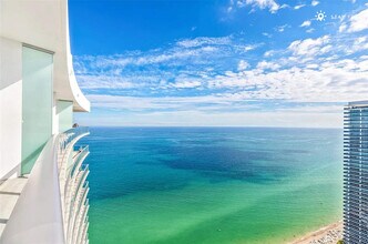 4111 S Ocean Dr in Hollywood, FL - Building Photo - Building Photo