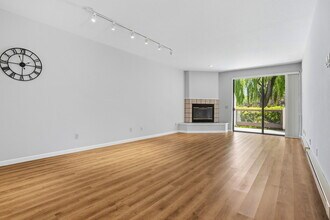 108 Shorebird Cir in Redwood City, CA - Building Photo - Building Photo