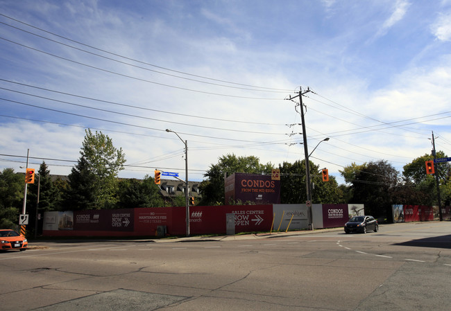 4175 Dundas St W in Toronto, ON - Building Photo - Primary Photo