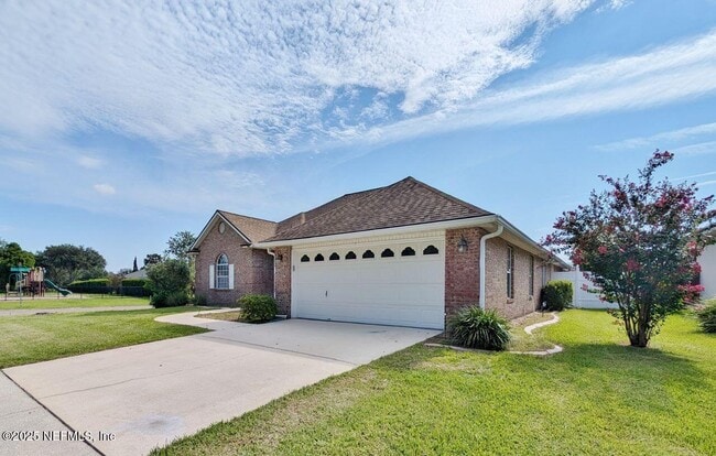 2413 Cedar Trace Dr W in Jacksonville, FL - Foto de edificio - Building Photo