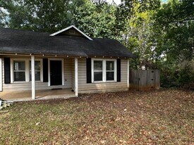 2003 Banita St in Nacogdoches, TX - Building Photo