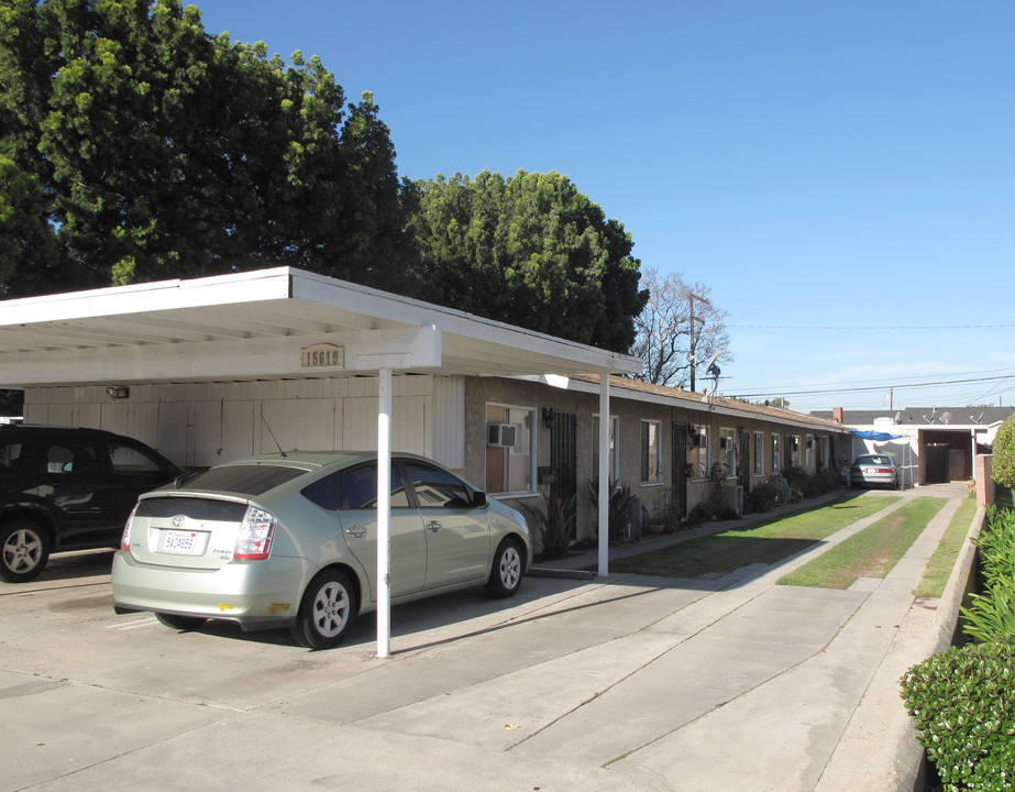 15619 S Manhattan Pl in Gardena, CA - Building Photo