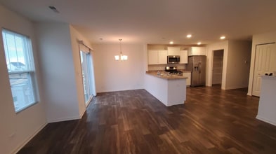 192 Goldenrod Dr in Elgin, IL - Foto de edificio - Building Photo