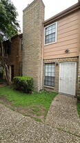 9901 Sharpcrest St in Houston, TX - Building Photo