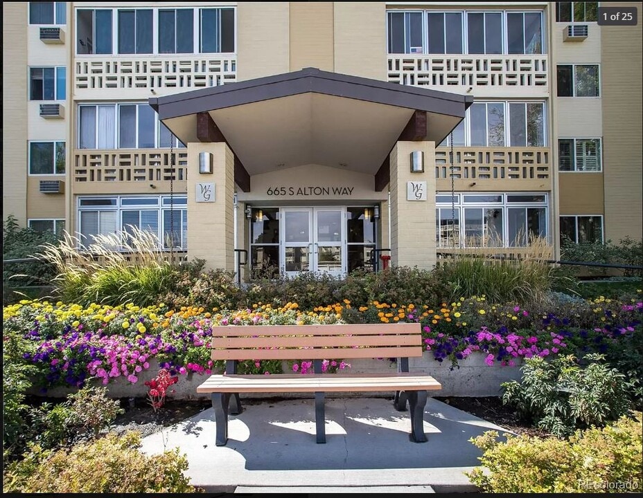 665 S Alton Way, Unit 665 SOUTH ALTON WAY in Denver, CO - Foto de edificio