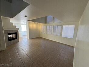 2721 Pan Pacific Rd in Las Vegas, NV - Foto de edificio - Building Photo