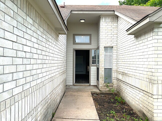 2115 Rosemary Ln in Round Rock, TX - Building Photo - Building Photo
