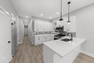 2317 W Taylor St, Unit 2F in Chicago, IL - Building Photo