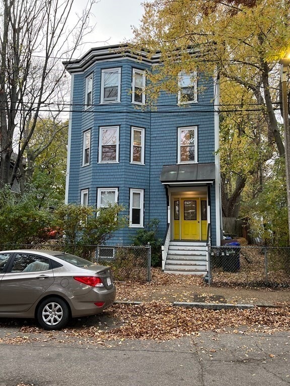 13 Oakdale St, Unit 1