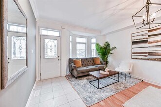 2825 St Clair Av E in Toronto, ON - Building Photo - Building Photo