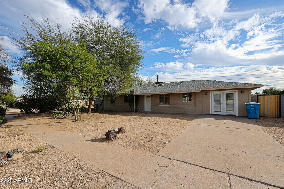 2301 W Osborn Rd in Phoenix, AZ - Building Photo