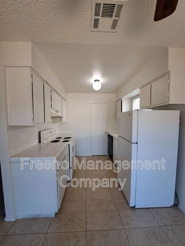 property at 3037 W Pontiac Way