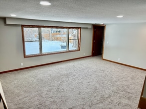 6108 France Ave S, Unit 6110 in Edina, MN - Foto de edificio - Building Photo