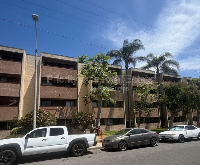 property at 4041 Oakcrest Dr