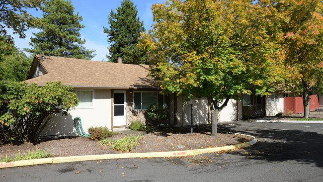 Shadow Lane Duplexes in Portland, OR - Building Photo - Building Photo