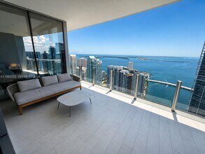 300 Biscayne Blvd Way in Miami, FL - Building Photo - Building Photo