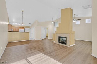 137 Tapatio St in Henderson, NV - Building Photo - Building Photo