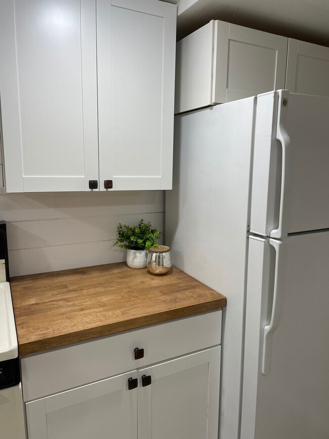 22 Oneida Ave, Unit Oneida in South Setauket, NY - Building Photo - Building Photo