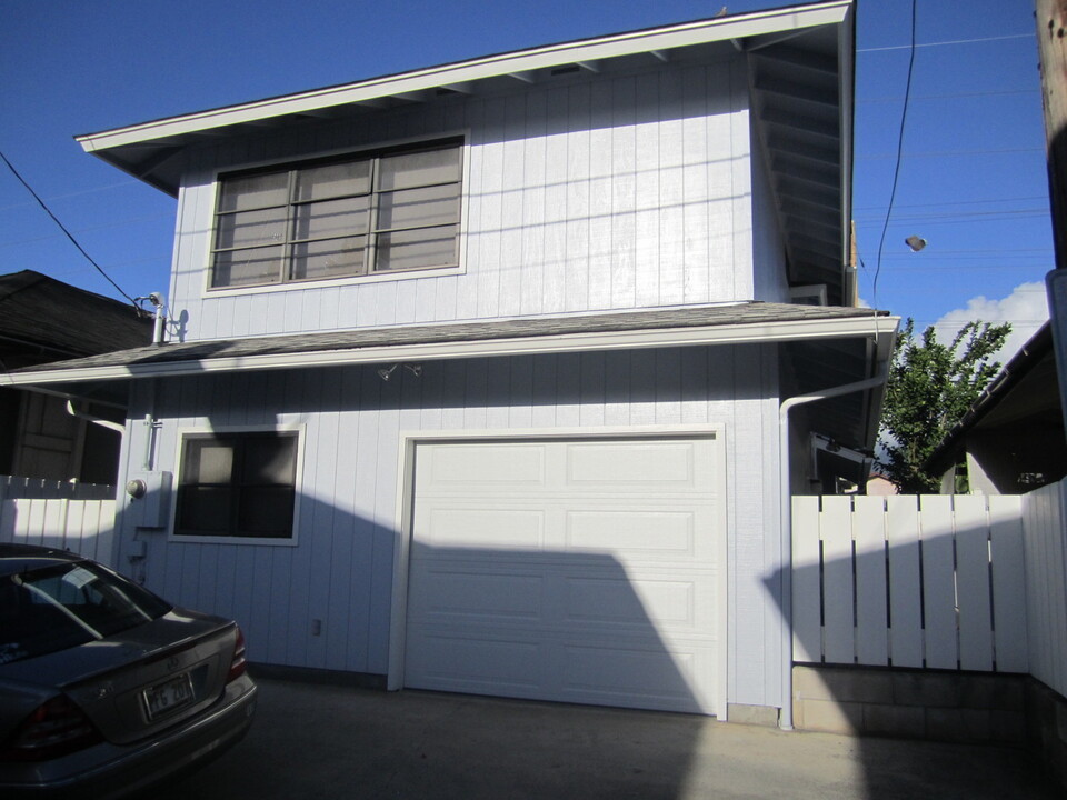 821 Momolio St in Honolulu, HI - Building Photo