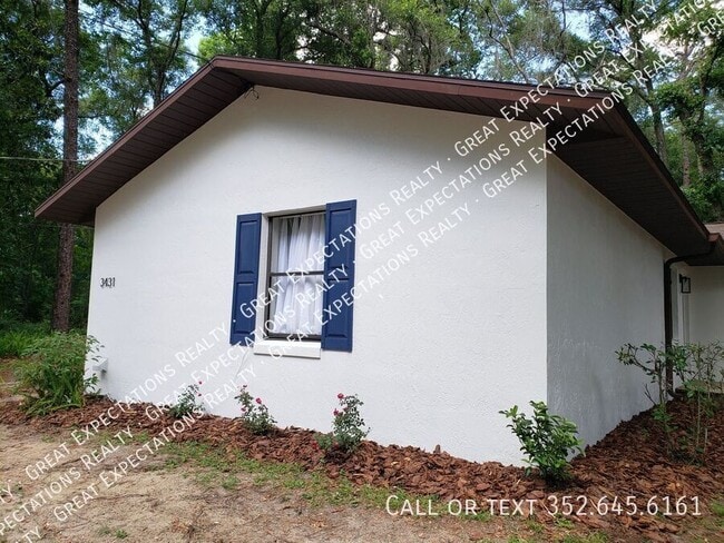 3431 NE 56th Ave in Silver Springs, FL - Building Photo - Building Photo