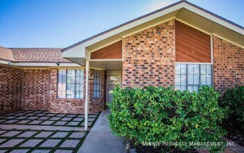 3401 Essex Ave, Unit 3003-04 in Lubbock, TX - Building Photo - Building Photo