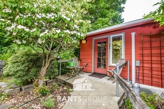1421 W Bay Dr NW in Olympia, WA - Building Photo - Building Photo