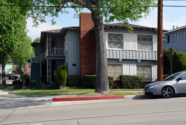 637 E Regent St in Inglewood, CA - Building Photo - Building Photo