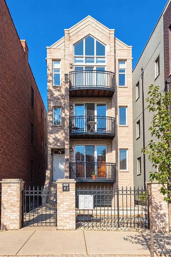 1508 W Superior St