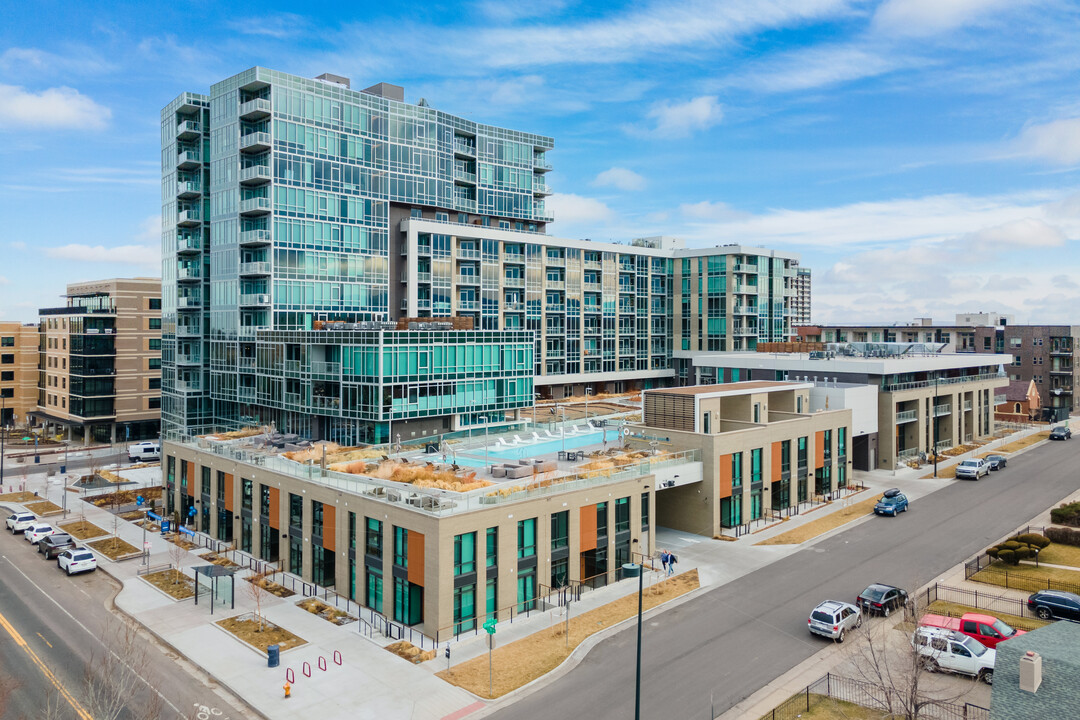 Lakehouse on 17th Condos in Denver, CO - Building Photo