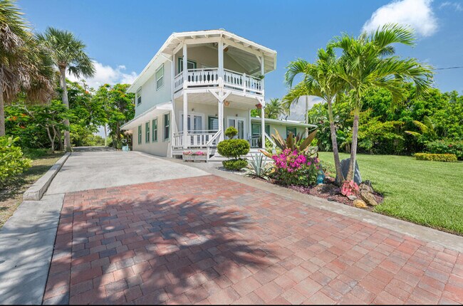 12417 S Indian River Dr in Jensen Beach, FL - Building Photo - Building Photo