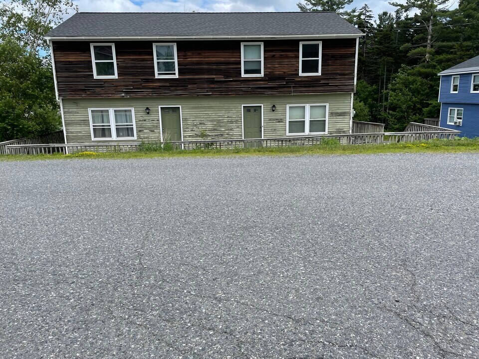 4 Carinthia Ln in West Dover, VT - Foto de edificio