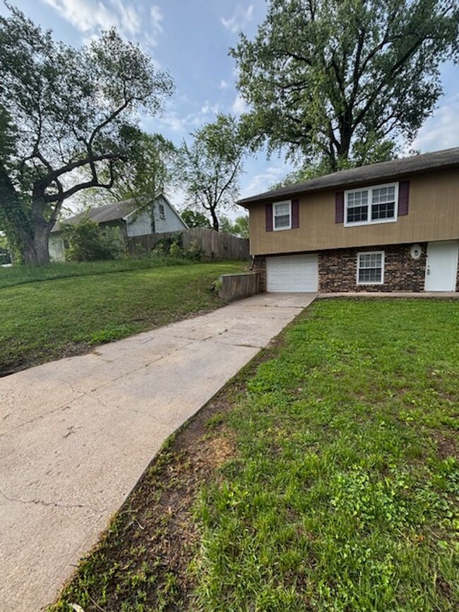 property at 7211-7211 Montana Ave