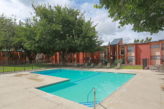 Vista Village Apartments in El Paso, TX - Building Photo - Building Photo