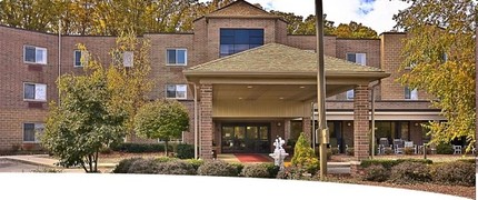 Whispering Oaks in Hermitage, PA - Foto de edificio - Building Photo